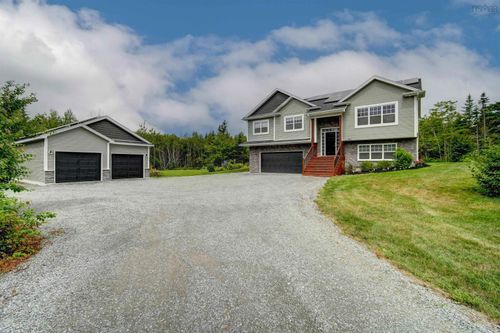128 Blush Crt, House with 5 bedrooms, 3 bathrooms and 4 parking in Middle Sackville NS | Card Image