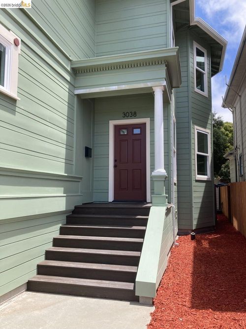 3038 Martin Luther King Jr Way, Oakland, CA, 94609-2927 | Card Image