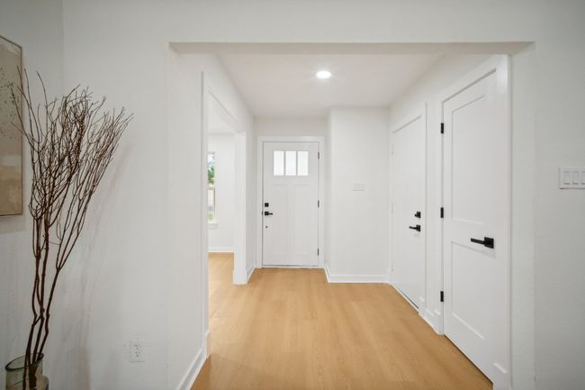 10219 W Rutland Vlg, House other with 3 bedrooms, 2 bathrooms and 2 parking in Austin TX | Image 5