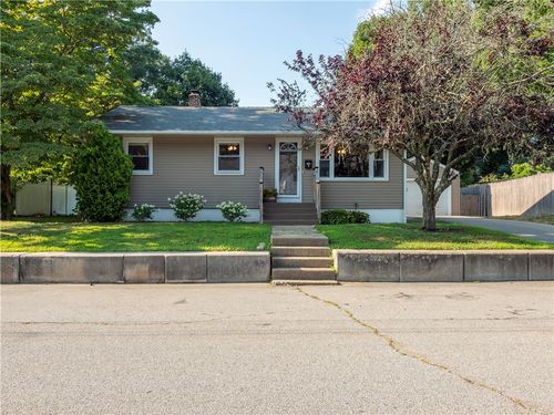 9 Kennington Ave, Coventry, RI, 02816-5357 | Card Image