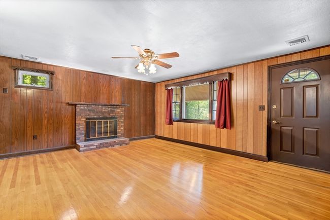 6 Simmons St, House other with 3 bedrooms, 1 bathrooms and 8 parking in Assonet MA | Image 4