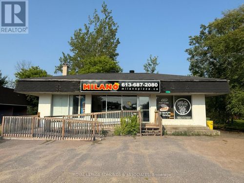 3515 Petawawa Blvd, Petawawa, ON, K8H1X1 | Card Image