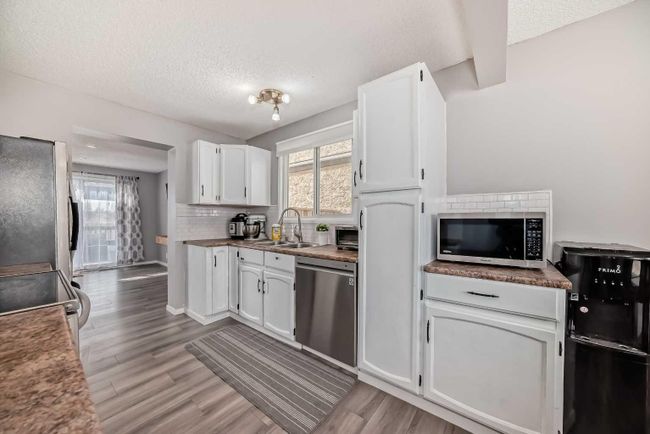 59 Castlegrove Road Ne, Home with 3 bedrooms, 1 bathrooms and 2 parking in Calgary AB | Image 9