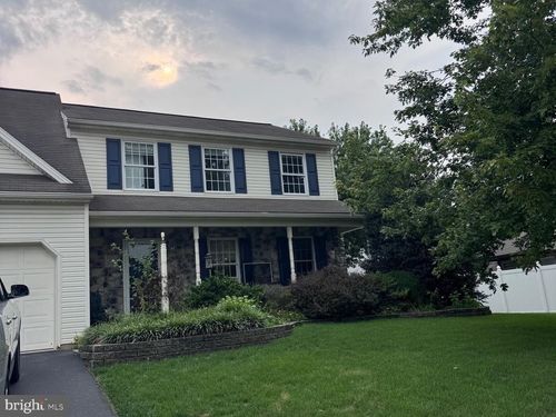 685 Coachman Ln, PALMYRA, PA, 17078-3827 | Card Image