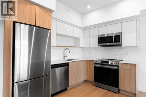 610-604 Cawston Ave, Kelowna, BC, V1Y6Z4 | Card Image