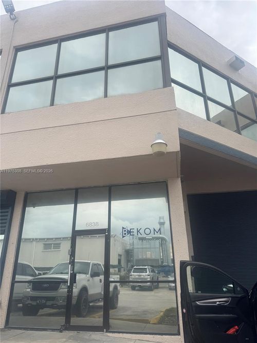 6838 Nw 77th Ct, Miami, FL, 33166-2713 | Card Image