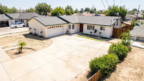 10550 Woldrich St, Lake View Terrace, CA, 91342-6949 | Card Image