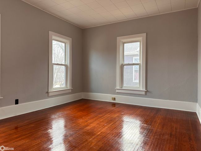 211 S Garfield Ave, Home with 3 bedrooms, 2 bathrooms and 2 parking in Burlington IA | Image 25