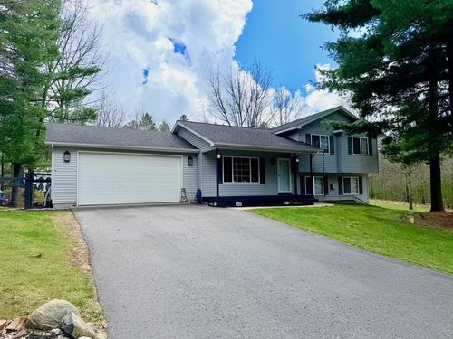 9811 Pin Oak Dr, Interlochen, MI, 49643-9190 | Card Image