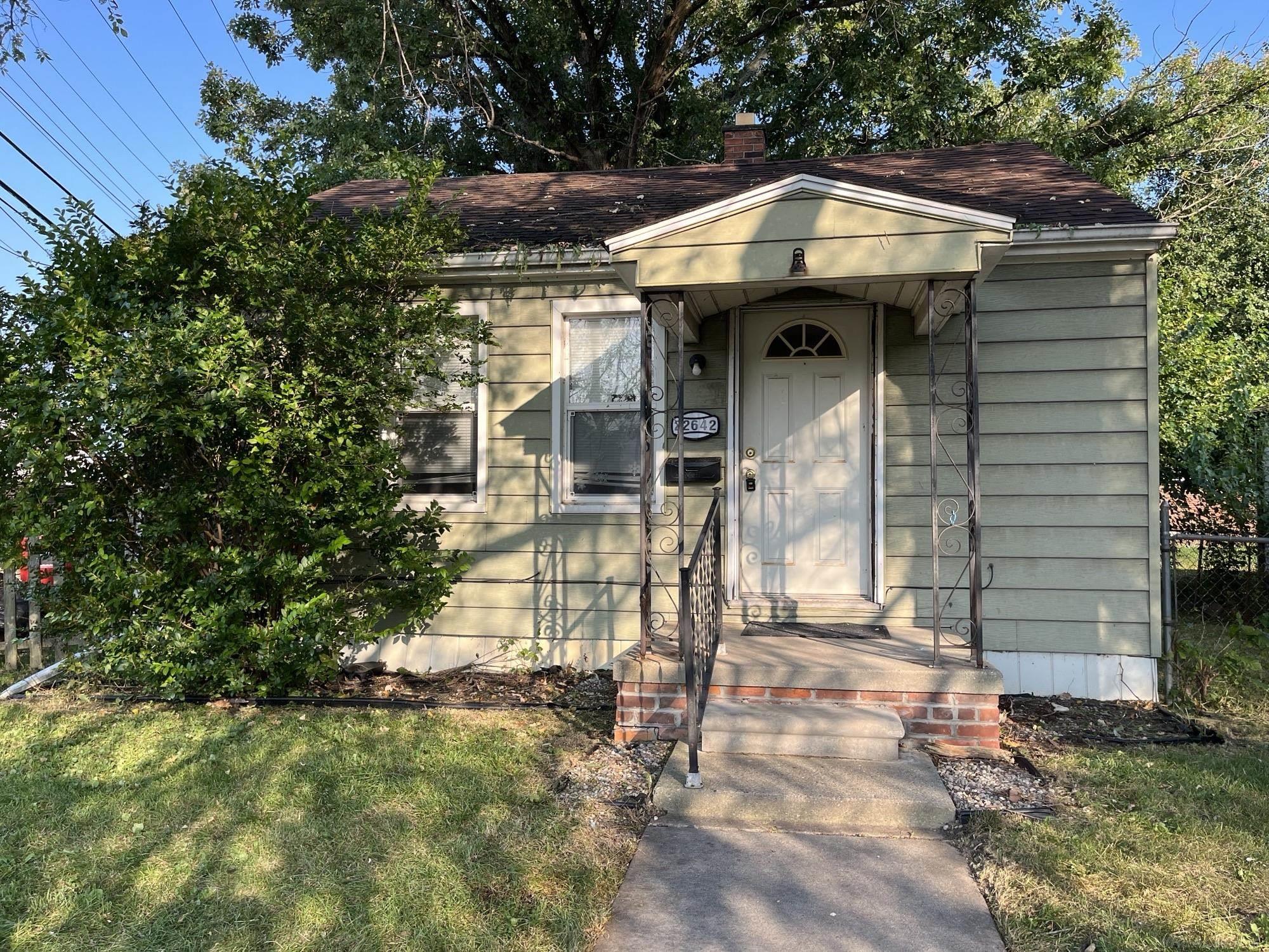 Petersburg Ave, Eastpointe, MI 48021