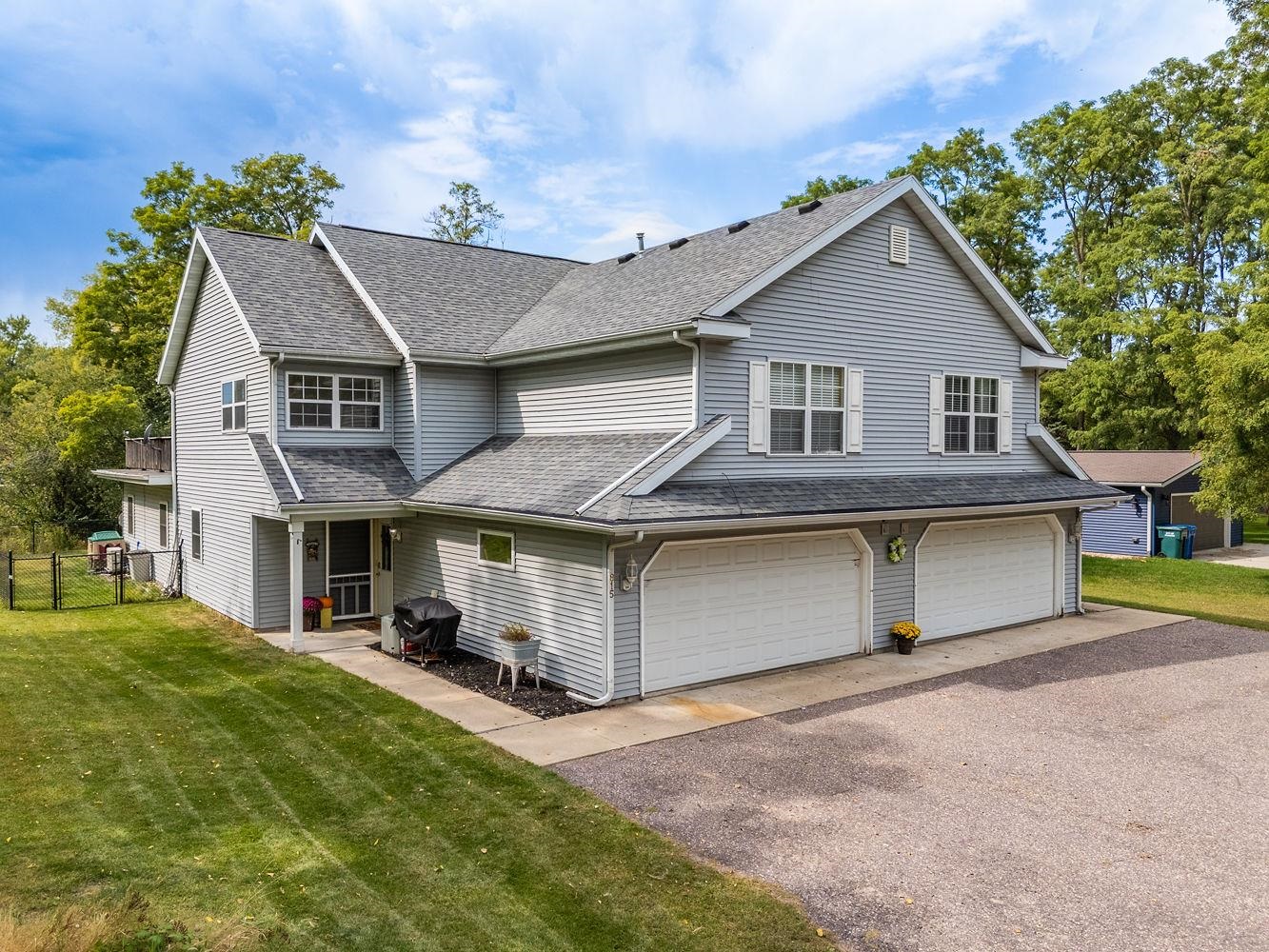Island Ct, Baraboo, WI 53913
