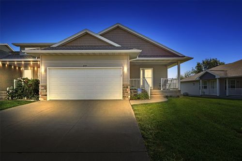 6371 Muirfield Dr Sw, Cedar Rapids, IA, 52404-7404 | Card Image