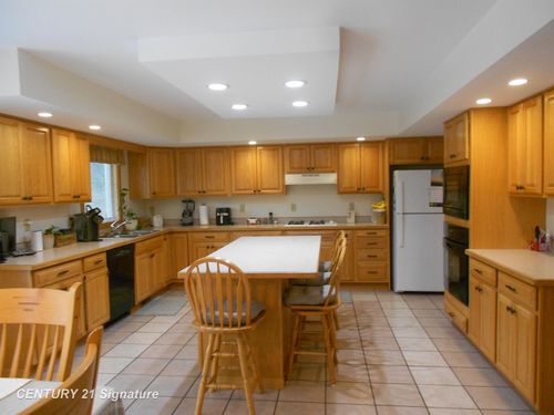 11377 Hillbridge Ct, Freeland, MI, 48623-8737 | Card Image