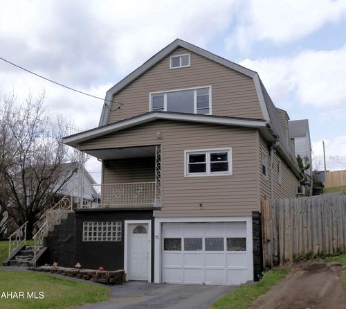 711 E Bell Ave, Altoona, PA, 16602-5211 | Card Image