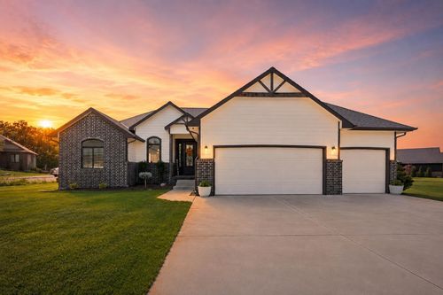 518 N Backwoods Ct, Valley Center, KS, 67147-9038 | Card Image