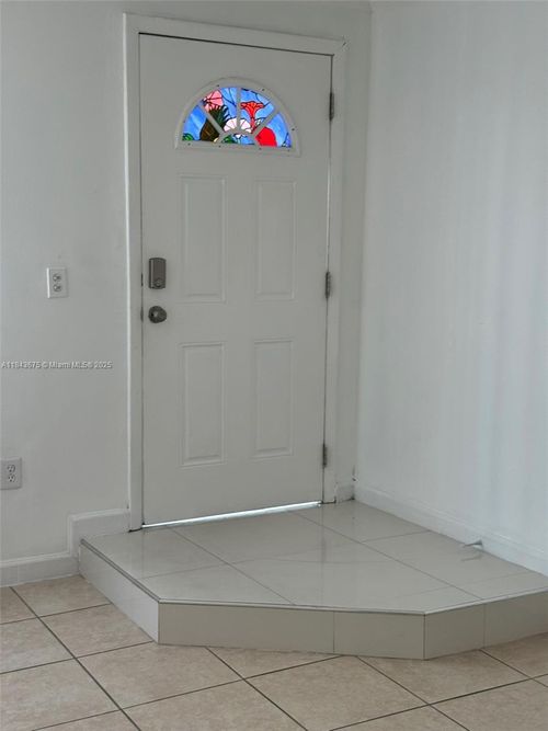 37-2091 W 54th Ter, Hialeah, FL, 33016-7037 | Card Image