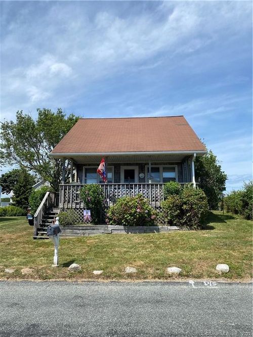 8 Hawthorne Ave, Narragansett, RI, 02882-5822 | Card Image