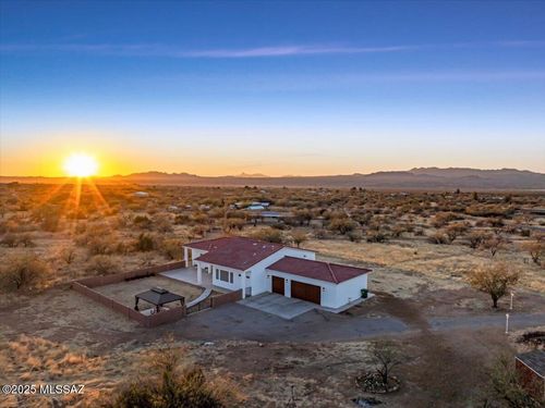 135 W Hawk Way, Amado, AZ, 85645-9521 | Card Image