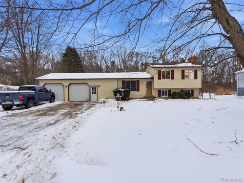 2222 Landmark Dr, Lapeer, MI, 48446-9022 | Card Image