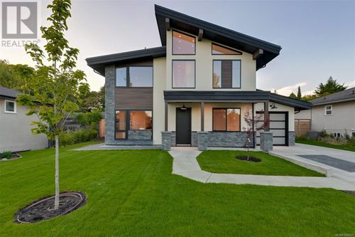 1624 Warren Gdns, Victoria, BC, V8S1T1 | Card Image