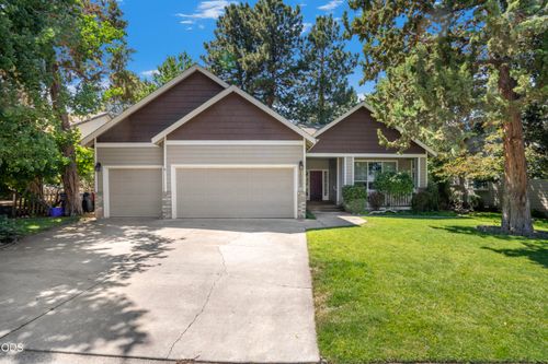 1083 Se Shadowood Dr, Bend, OR, 97702-2490 | Card Image