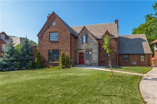 16936 Lake Ave, Lakewood, OH, 44107-1138 | Card Image
