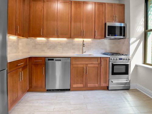 31-355 W 51st St, New York, NY, 10019-6453 | Card Image