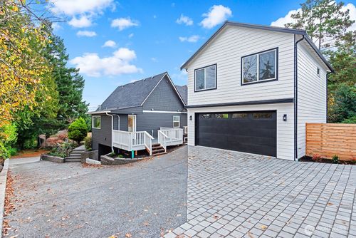 10813 24th Ave Ne, Seattle, WA, 98125-6613 | Card Image