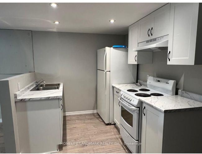47 Martimas Ave, House other with 5 bedrooms, 2 bathrooms and 2 parking in Hamilton ON | Image 5