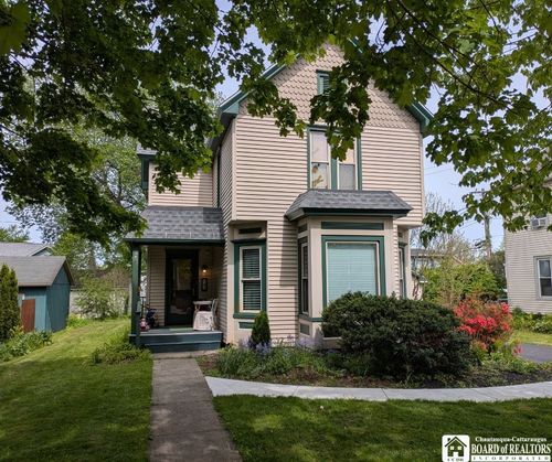33 Maple St, Bemus Point, NY, 14712-9549 | Card Image