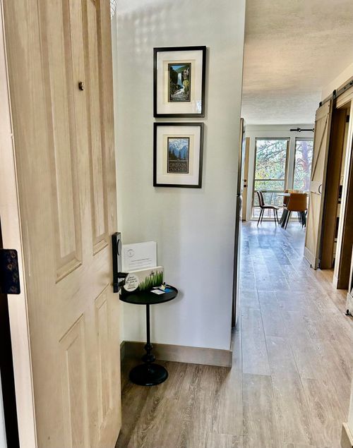 812-18575 Sw Century Dr, Bend, OR, 97702-1950 | Card Image