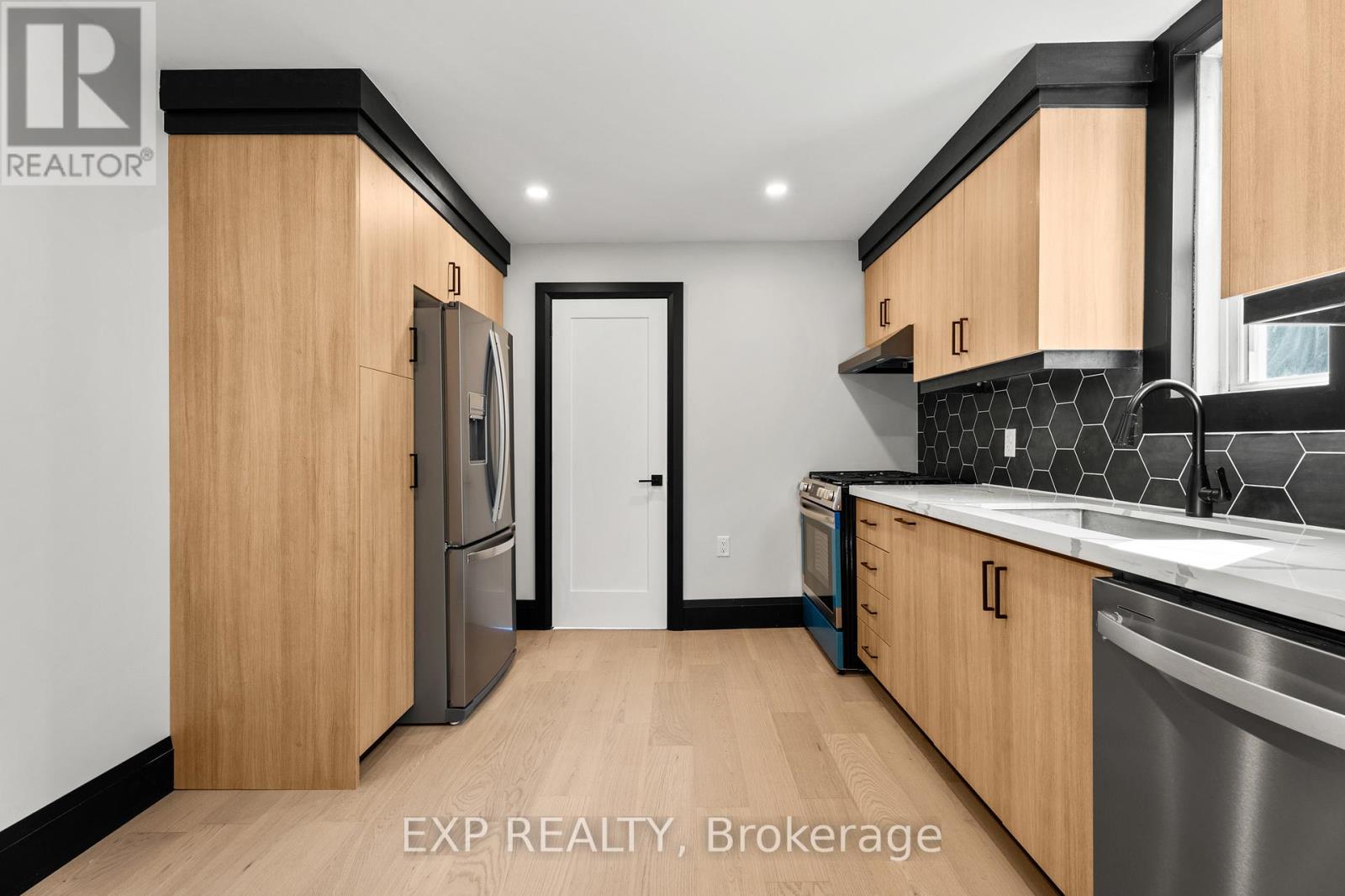Residential in Hamilton (Delta) 2
