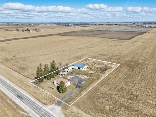 1056 W Ave, Norway, IA, 52318-8504 | Card Image