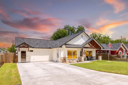 312 Holly Ave, Luling, TX, 78648-2077 | Card Image