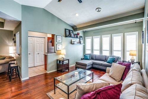 apt-330-4104 N Hall St, Dallas, TX, 75219-3680 | Card Image