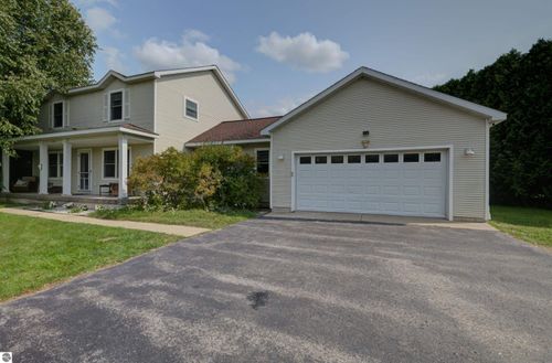 834 Shamrock Ln, Traverse City, MI, 49696-8758 | Card Image