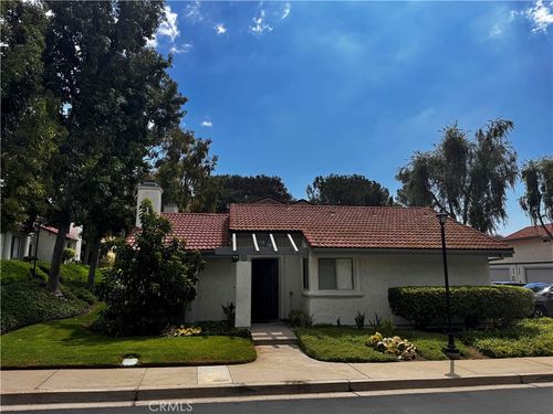 950 Quarterhorse Ln, Oak Park, CA, 91377-3968 | Card Image