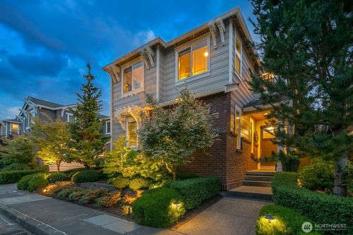 3913 W Briarcliff Ln, Seattle, WA, 98199-1479 | Card Image
