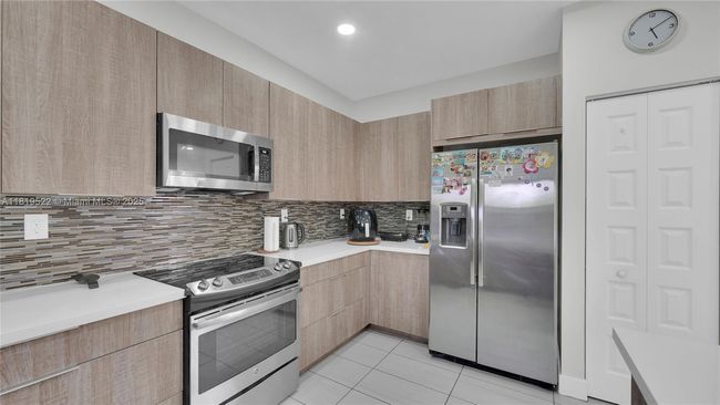 10380 Nw 88 Th Ter, Townhouse with 4 bedrooms, 3 bathrooms and null parking in Doral FL | Image 16