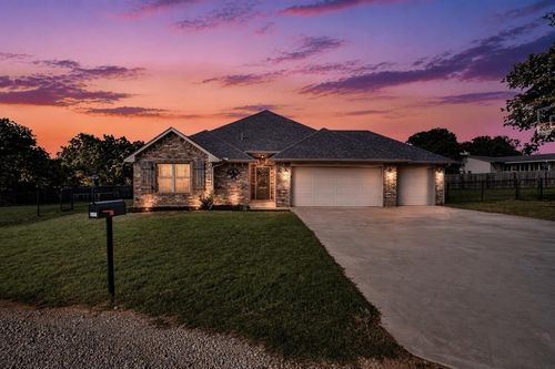 8551 Three Oaks Rd, Edmond, OK, 73025-1215 | Card Image