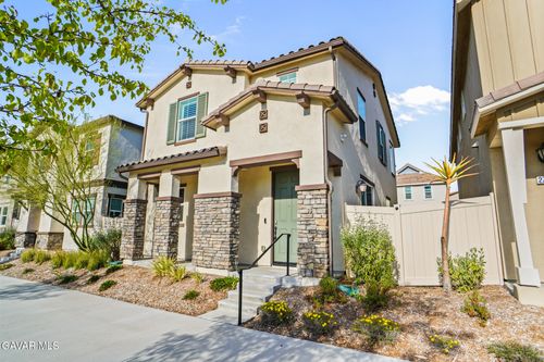 27605 Sawtooth Ln, Canyon Country, CA, 91387-8810 | Card Image