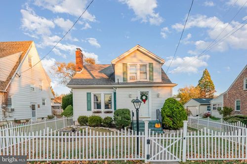 923 N College St, CARLISLE, PA, 17013-1307 | Card Image