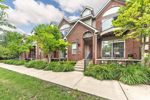 241 W Oakbrook Drive, Ann Arbor, MI, 48103 | Card Image