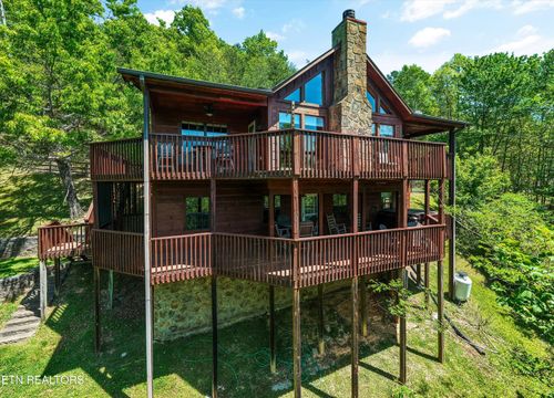 1916 Buds Ridge Way, Sevierville, TN, 37862-8160 | Card Image