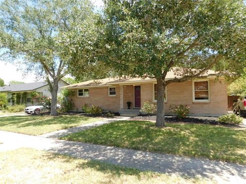 925 Wilshire Pl, Corpus Christi, TX, 78411-2325 | Card Image