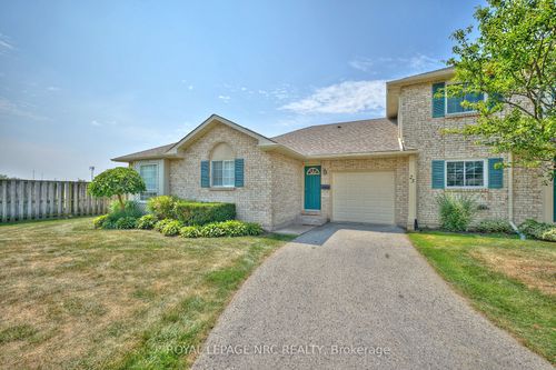 23-7470 Monastery Dr, Niagara Falls, ON, L2H3B3 | Card Image