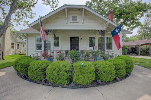 242 S Franklin St, La Grange, TX, 78945-2702 | Card Image