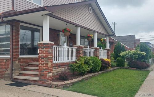 11461 Charest St, Hamtramck, MI, 48212-3058 | Card Image