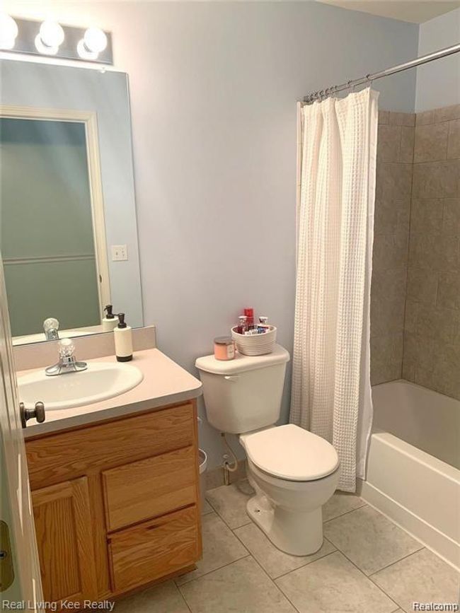 1570 Devon Ln, Condo with 2 bedrooms, 3 bathrooms and null parking in Troy MI | Image 12