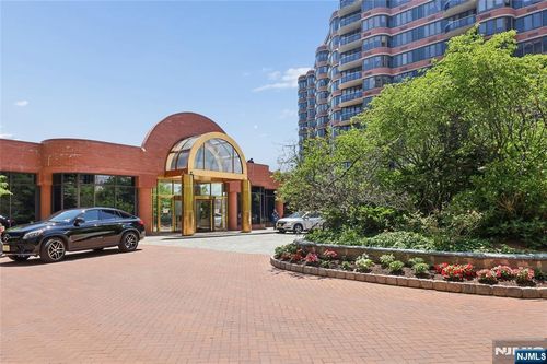100 Carlyle Dr, Cliffside Park, NJ, 07010-3501 | Card Image